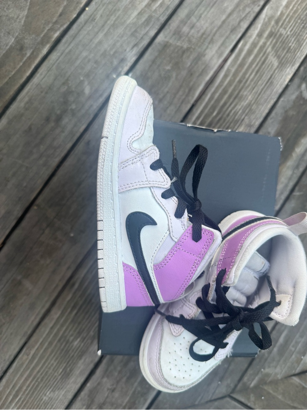 Nike Kids Jordon 1 Mid High-Top Sneakers in White, Lavender and Black - Picture 7 of 13